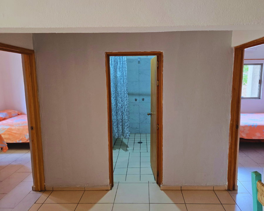 Baño completo privado y limpio con servicios esenciales en Bungalow 1