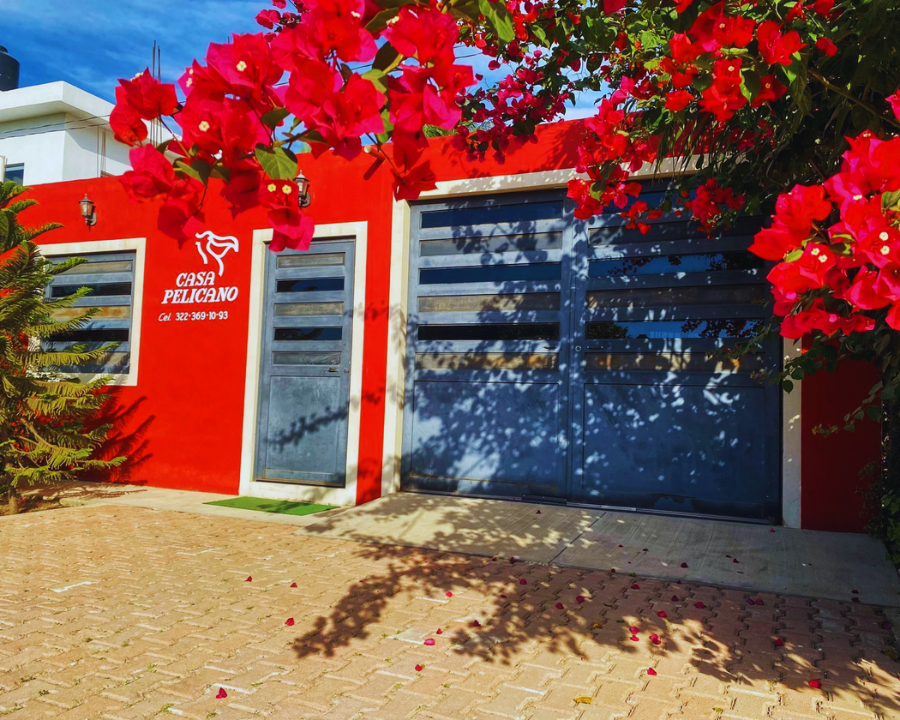 Fachada de Casa Pelícano en Punta Pérula