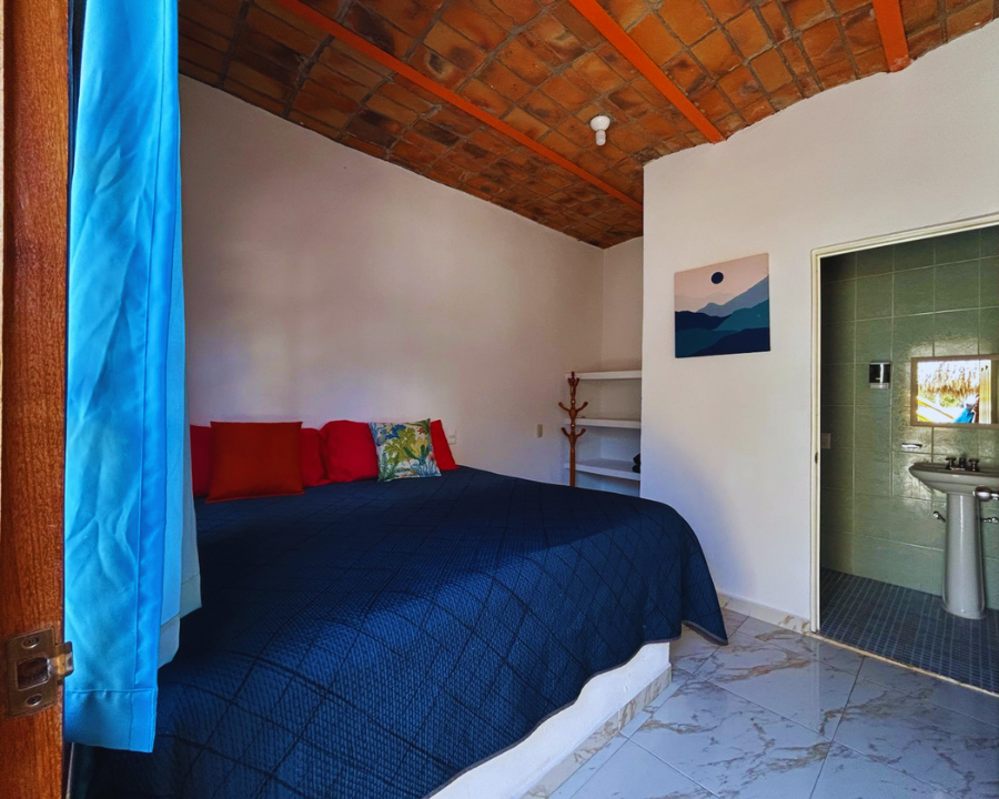 Dormitorio con camas matrimoniales en renta vacacional de Punta Pérula Jalisco