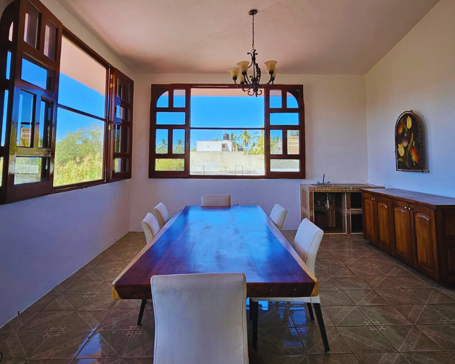 Área de comedor familiar en Casa Vista