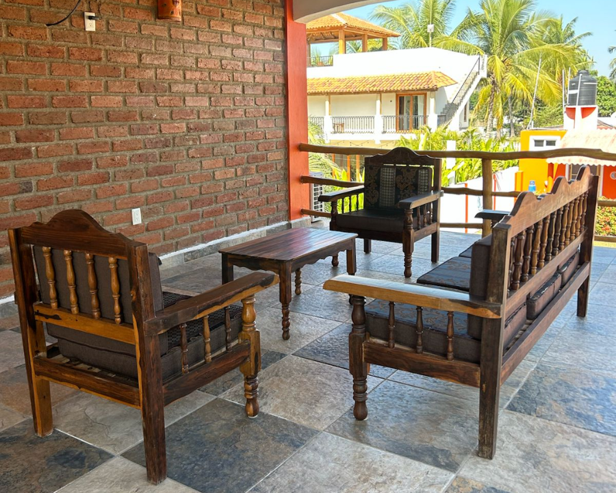 Interior y terraza privada de la Casita Sol en Aventura Mex y Can