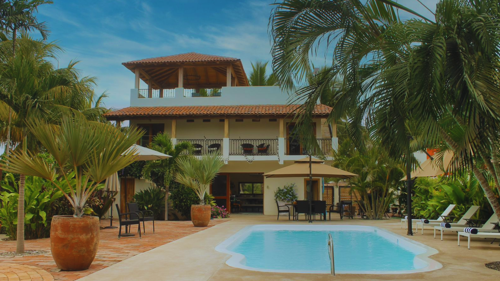 Renta vacacional privada de lujo Villa Kraushar con alberca en Punta Pérula