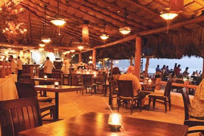 Ambiente bajo la palapa