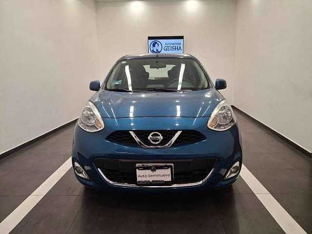Nissan March compacto